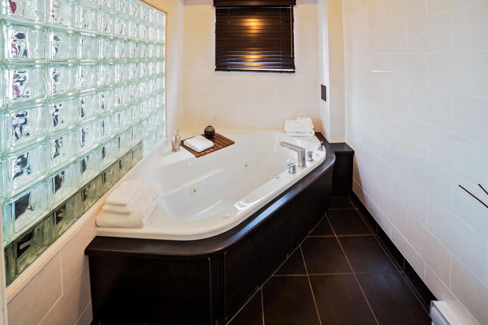Hotel Saint-Germain Rimouski Bagian luar foto